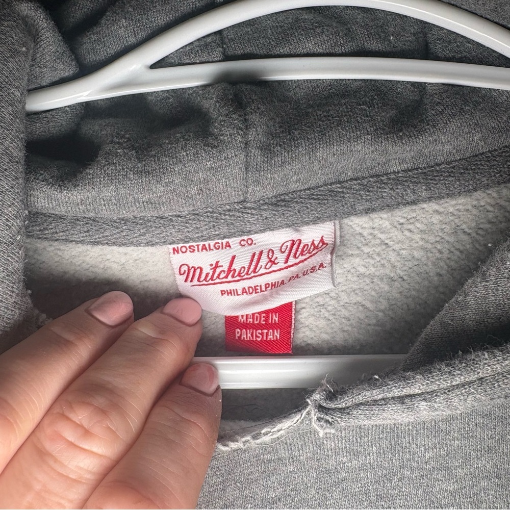 Mitchell & Ness Toronto Raptors 1995 Hoodie – Vintage NBA Streetwear - Picture 5 of 7